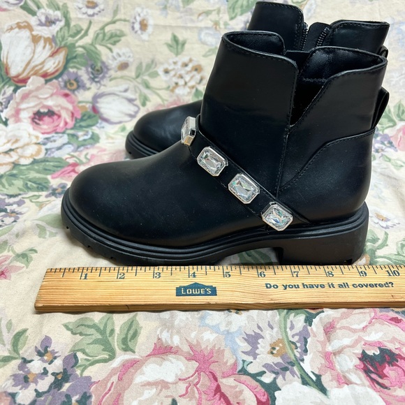 Boots - Picture 7 of 9